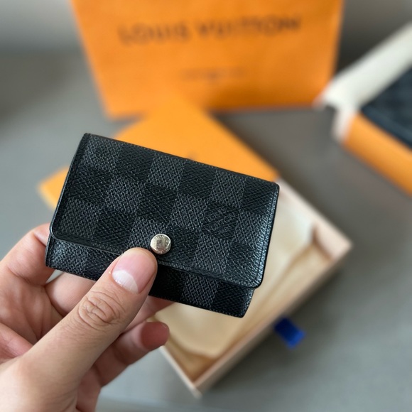 Louis Vuitton Damien graphite 6 key holder. Used - Picture 9 of 9